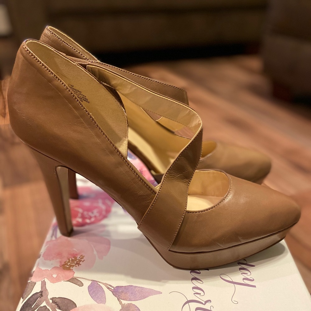 NWOT Nine West Tan Platform Heels - Size 11